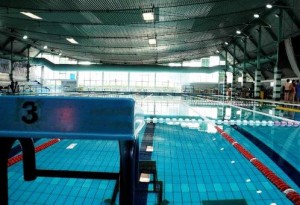 Una insolita prospettiva del campo gara della piscina di Brescia